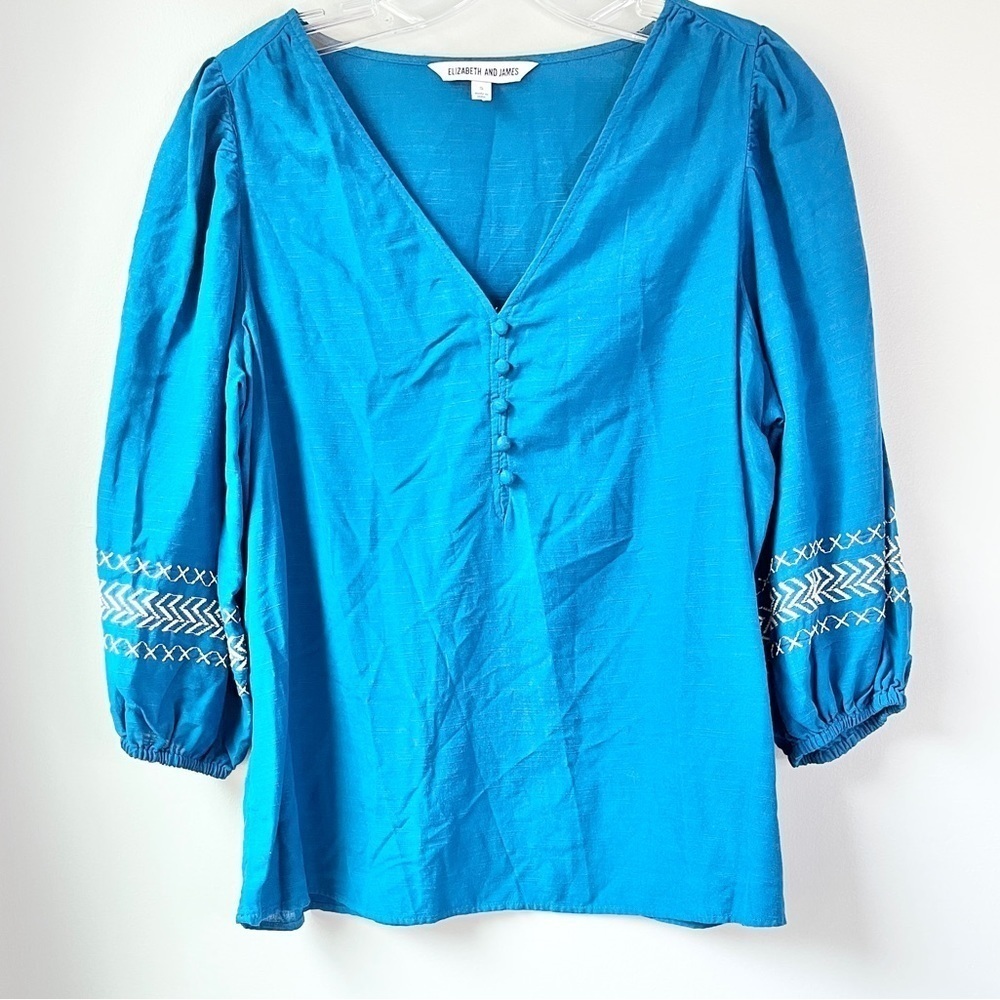 🏷️ 2/$20 Elizabeth and James Embroidered Balloon Sleeve Top